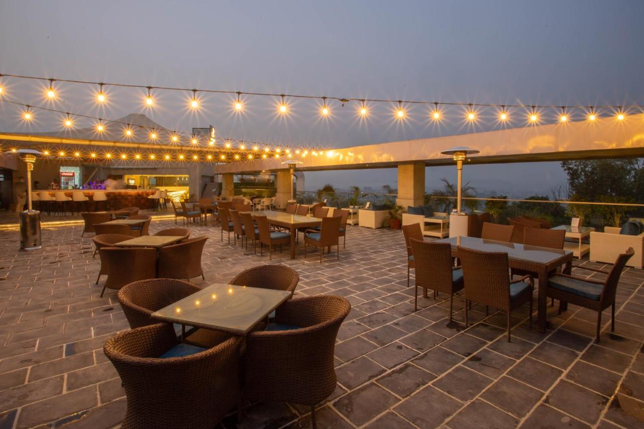 Hotel Siraichuli Chitwan Bagian luar foto