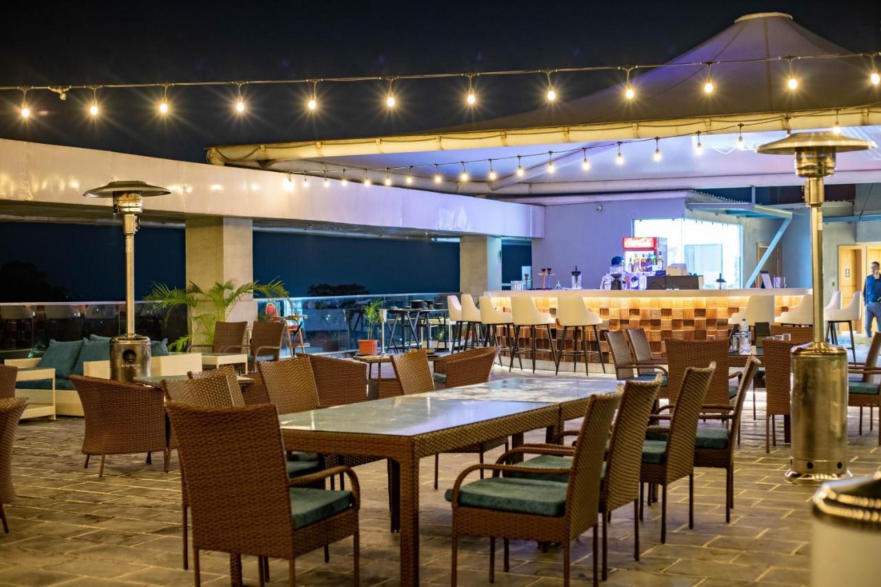 Hotel Siraichuli Chitwan Bagian luar foto