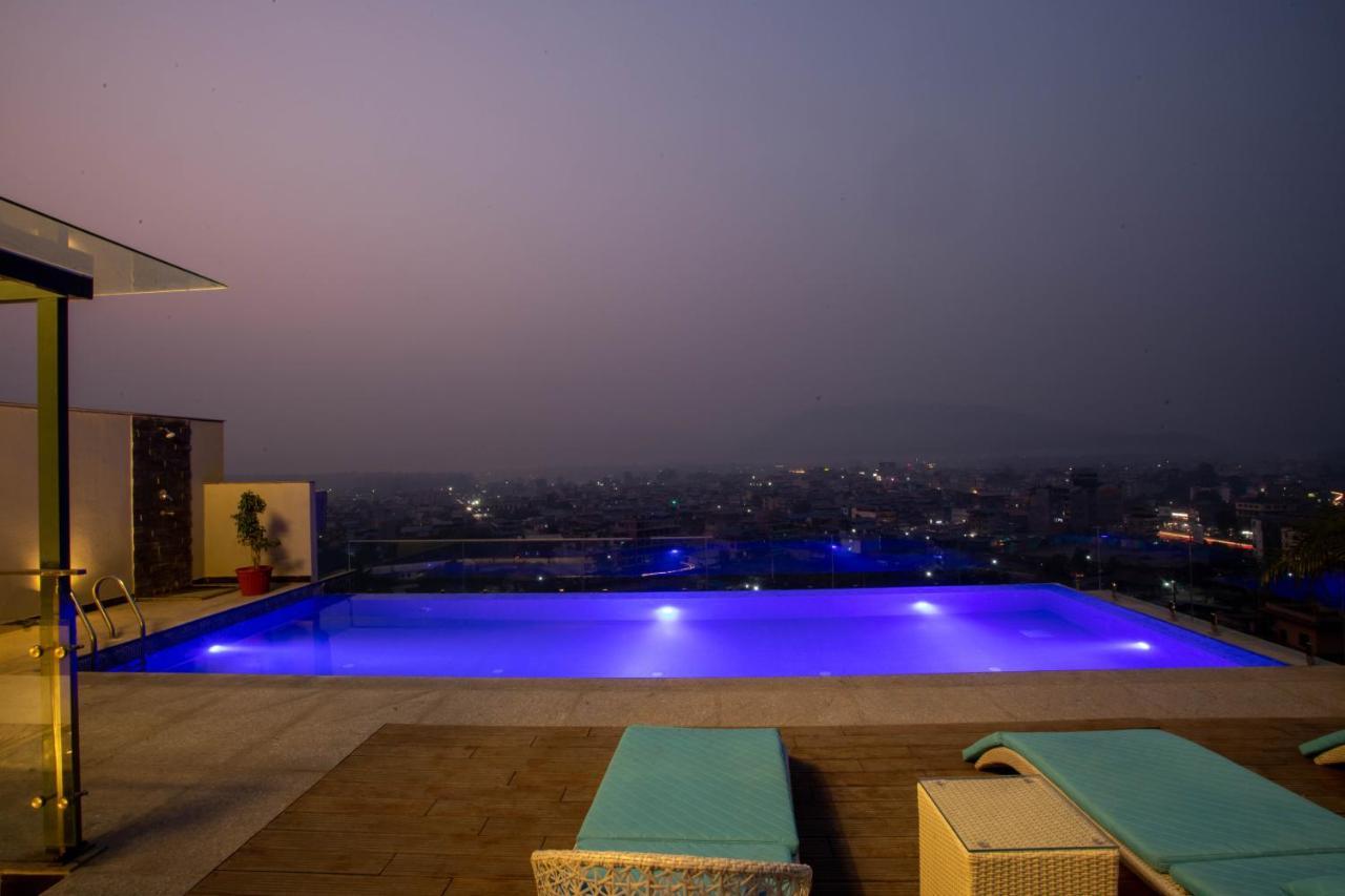 Hotel Siraichuli Chitwan Bagian luar foto